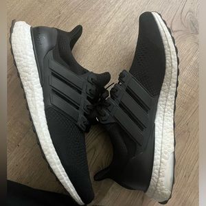 Black Adidas ultra boost